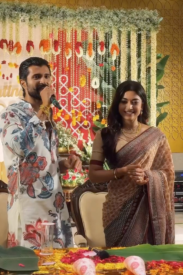 Actors Rashmika Mandanna And Vijay Deverakonda met Their fans Photos16