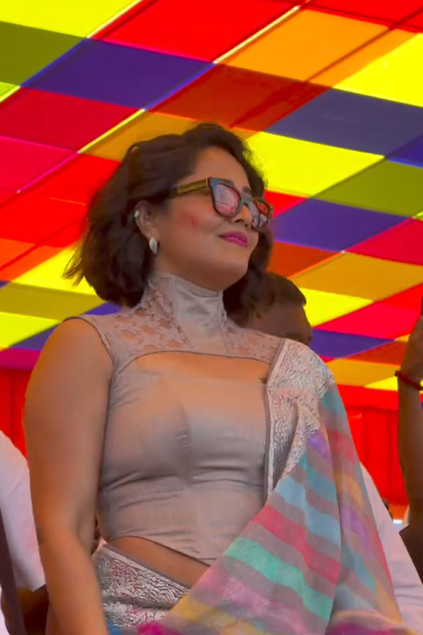 Anasuya Bharadwaj At Holi Celebrations Photos2