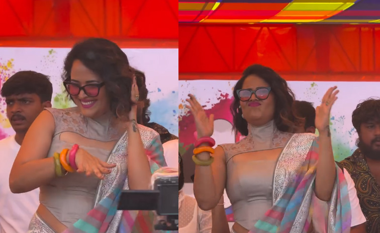 Anasuya Bharadwaj At Holi Celebrations Photos12