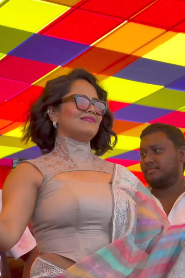 Anasuya Bharadwaj At Holi Celebrations Photos4