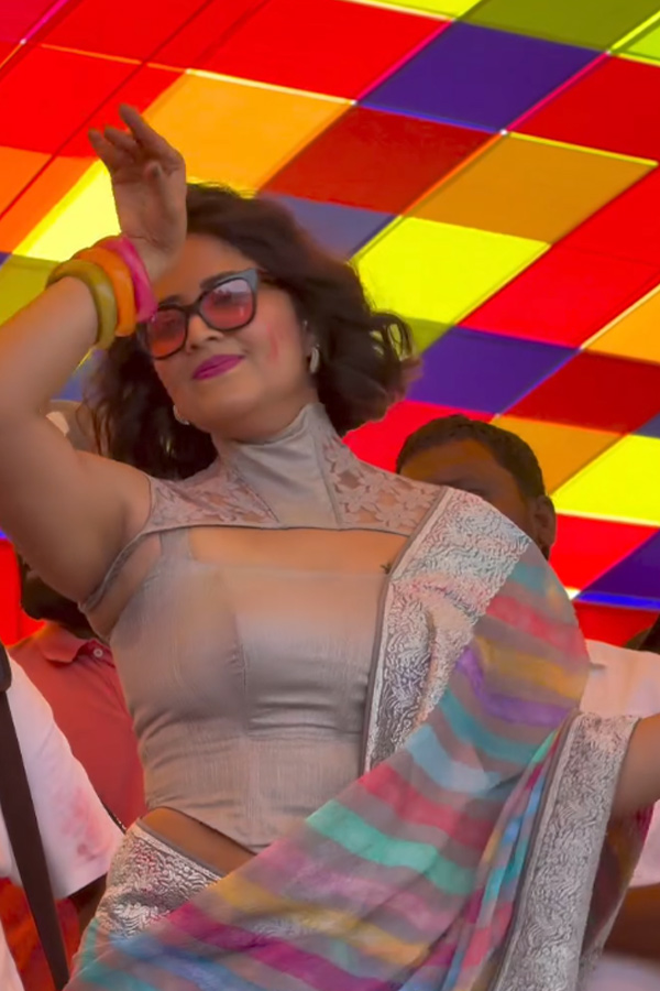 Anasuya Bharadwaj At Holi Celebrations Photos6