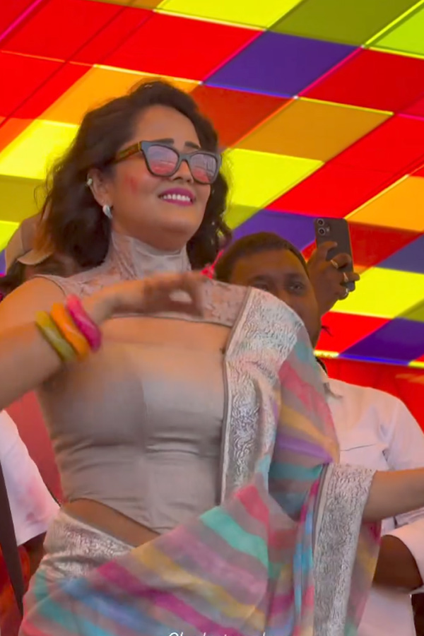 Anasuya Bharadwaj At Holi Celebrations Photos8