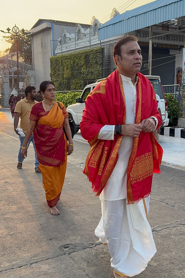 Celebrities Visit Tirumala Temple Photos2