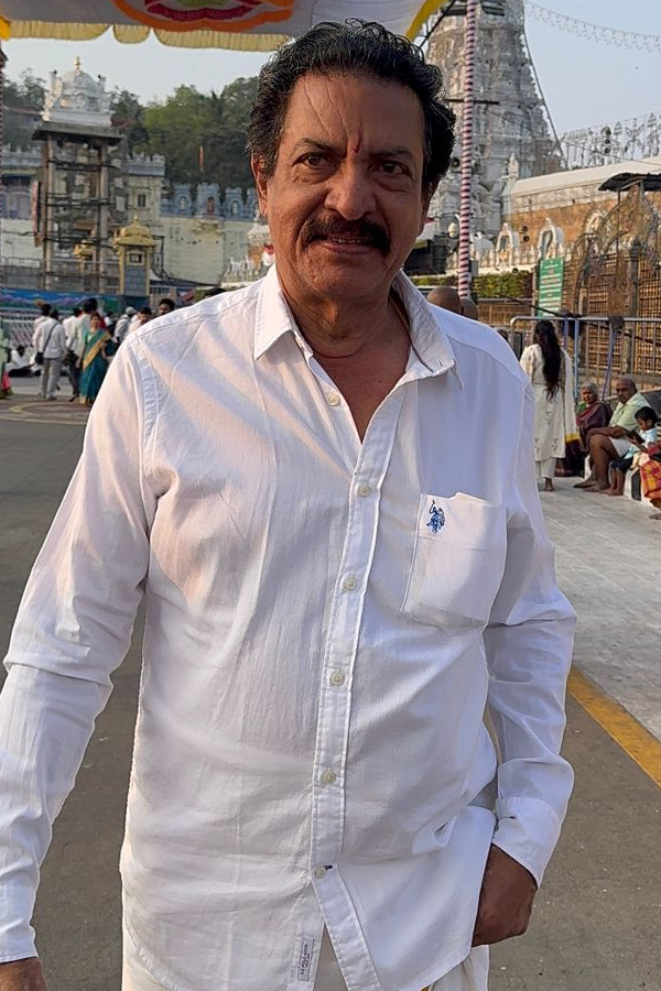 Celebrities Visit Tirumala Temple Photos12