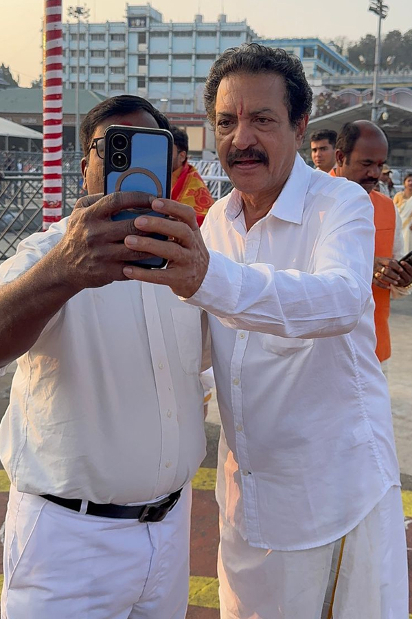 Celebrities Visit Tirumala Temple Photos15