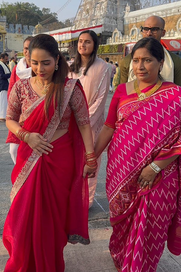 Celebrities Visit Tirumala Temple Photos17