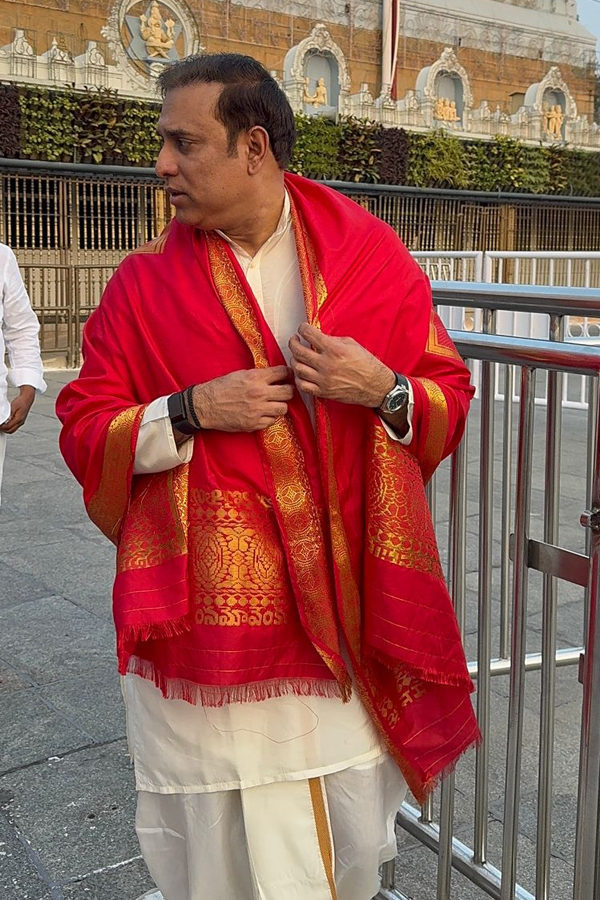 Celebrities Visit Tirumala Temple Photos3