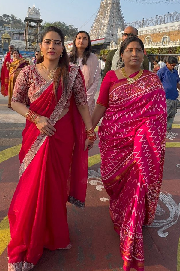 Celebrities Visit Tirumala Temple Photos21