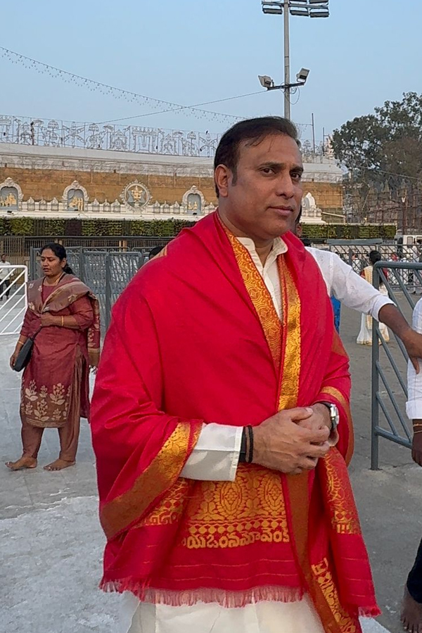 Celebrities Visit Tirumala Temple Photos5