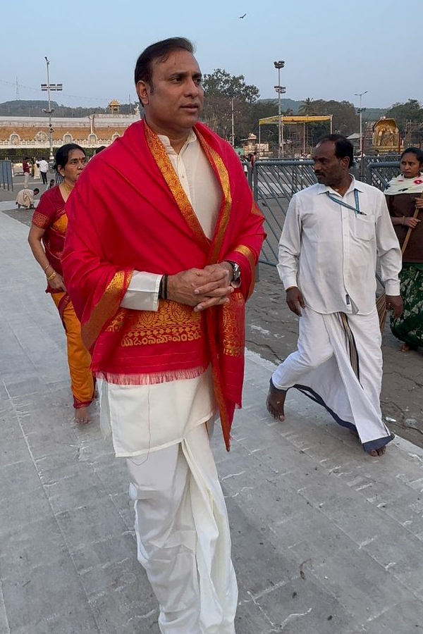 Celebrities Visit Tirumala Temple Photos6
