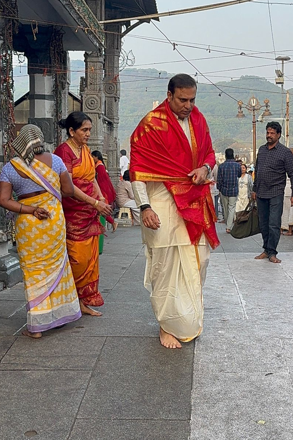 Celebrities Visit Tirumala Temple Photos7
