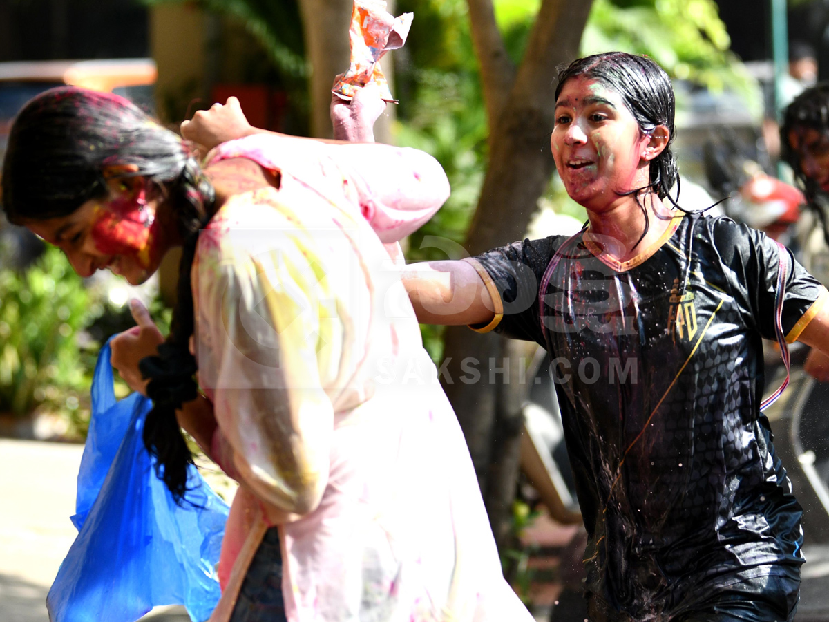 Hyderabad Gears UP For Holi Celebrations Photos4