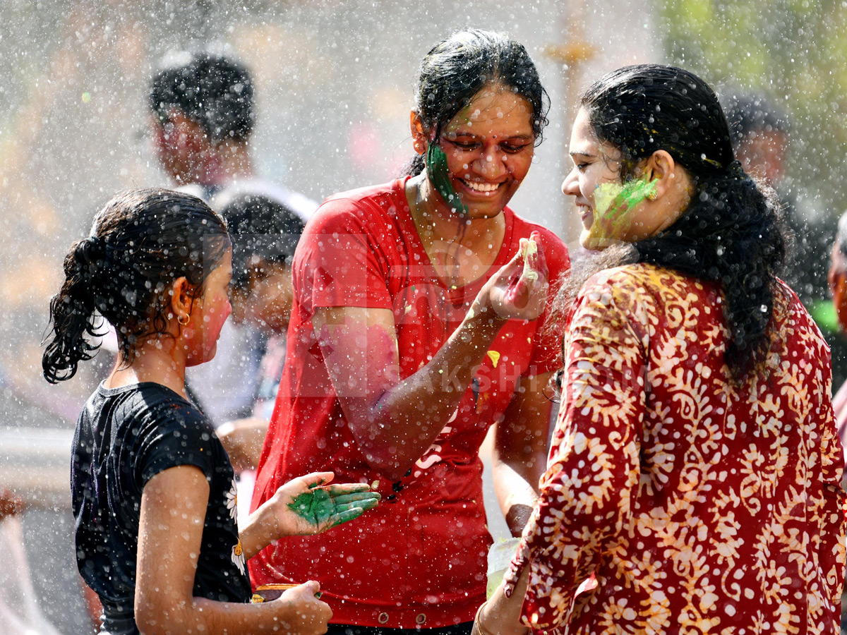 Hyderabad Gears UP For Holi Celebrations Photos7