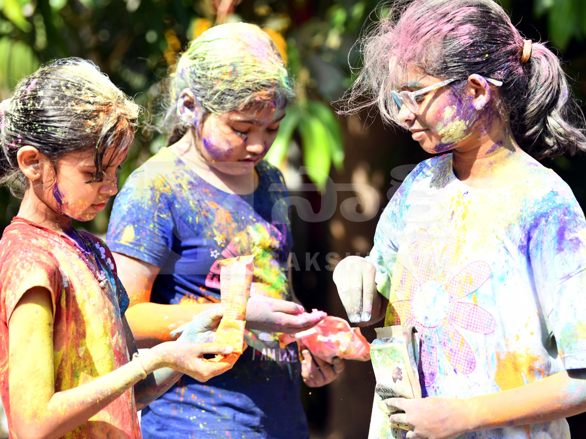 Hyderabad Gears UP For Holi Celebrations Photos26