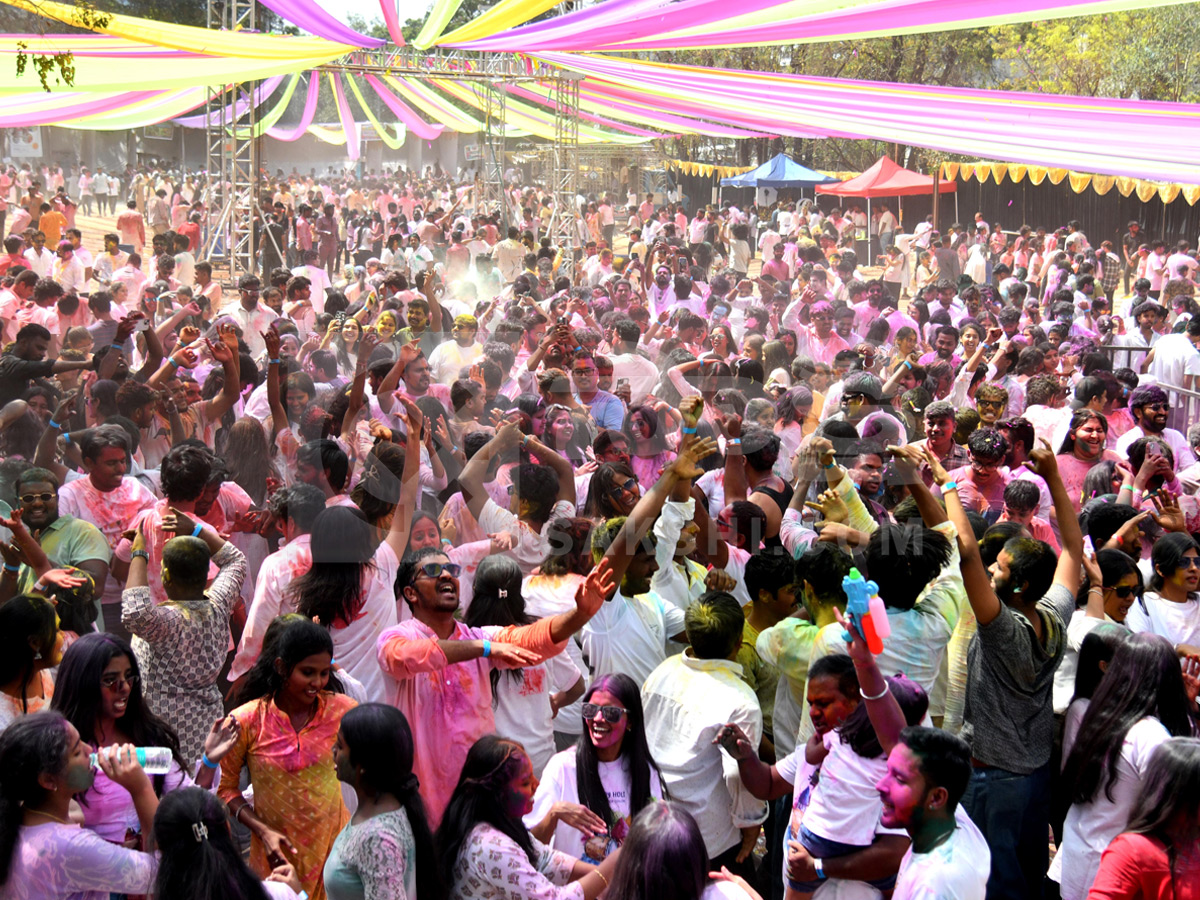 Hyderabad Gears UP For Holi Celebrations Photos27