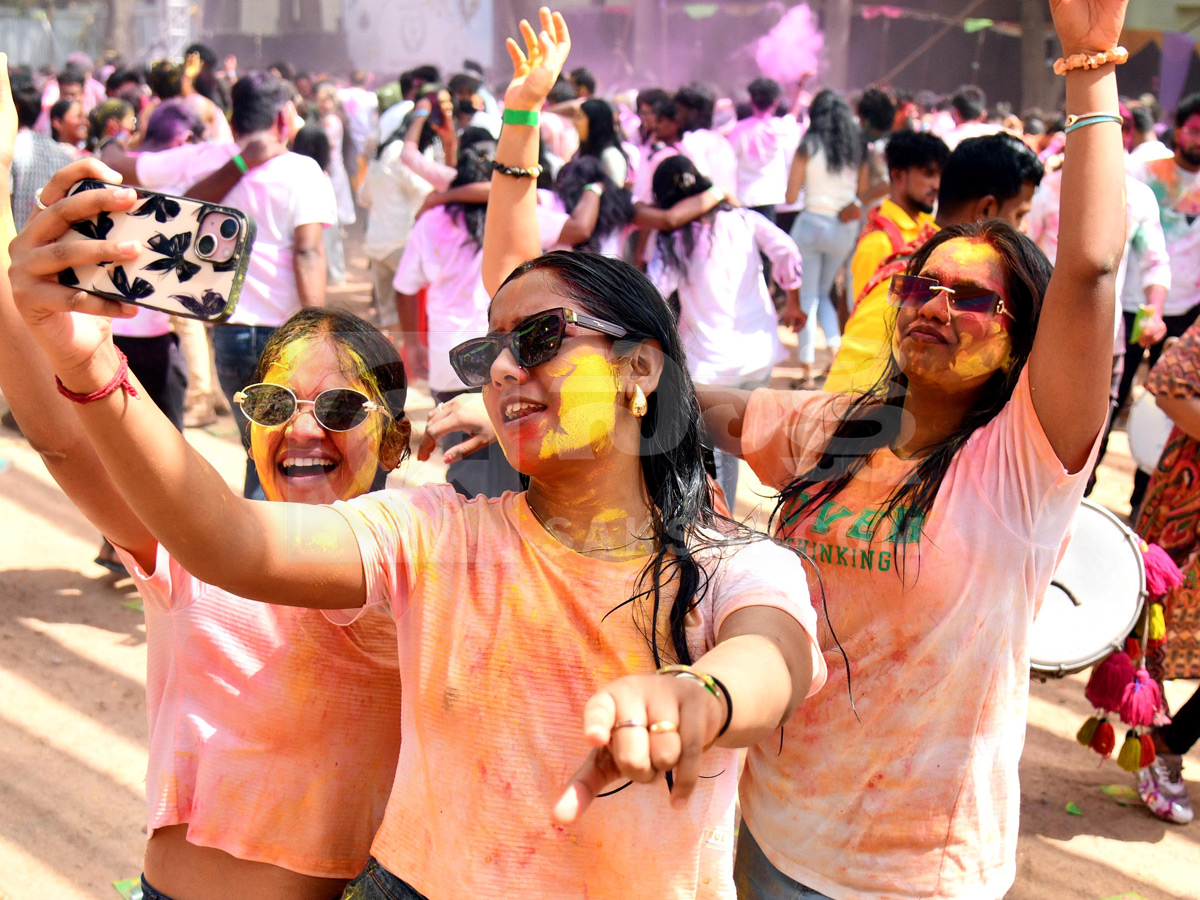 Hyderabad Gears UP For Holi Celebrations Photos30
