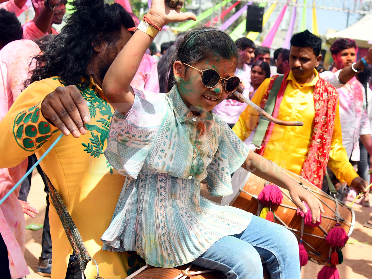 Hyderabad Gears UP For Holi Celebrations Photos31