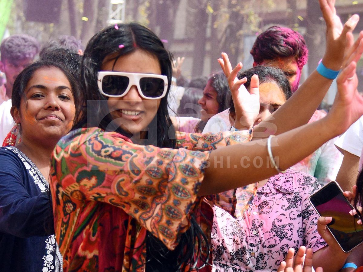 Hyderabad Gears UP For Holi Celebrations Photos32