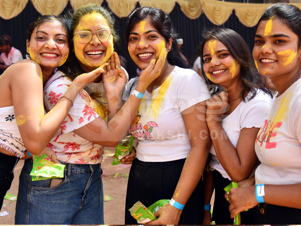 Hyderabad Gears UP For Holi Celebrations Photos34