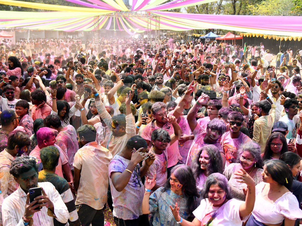 Hyderabad Gears UP For Holi Celebrations Photos35