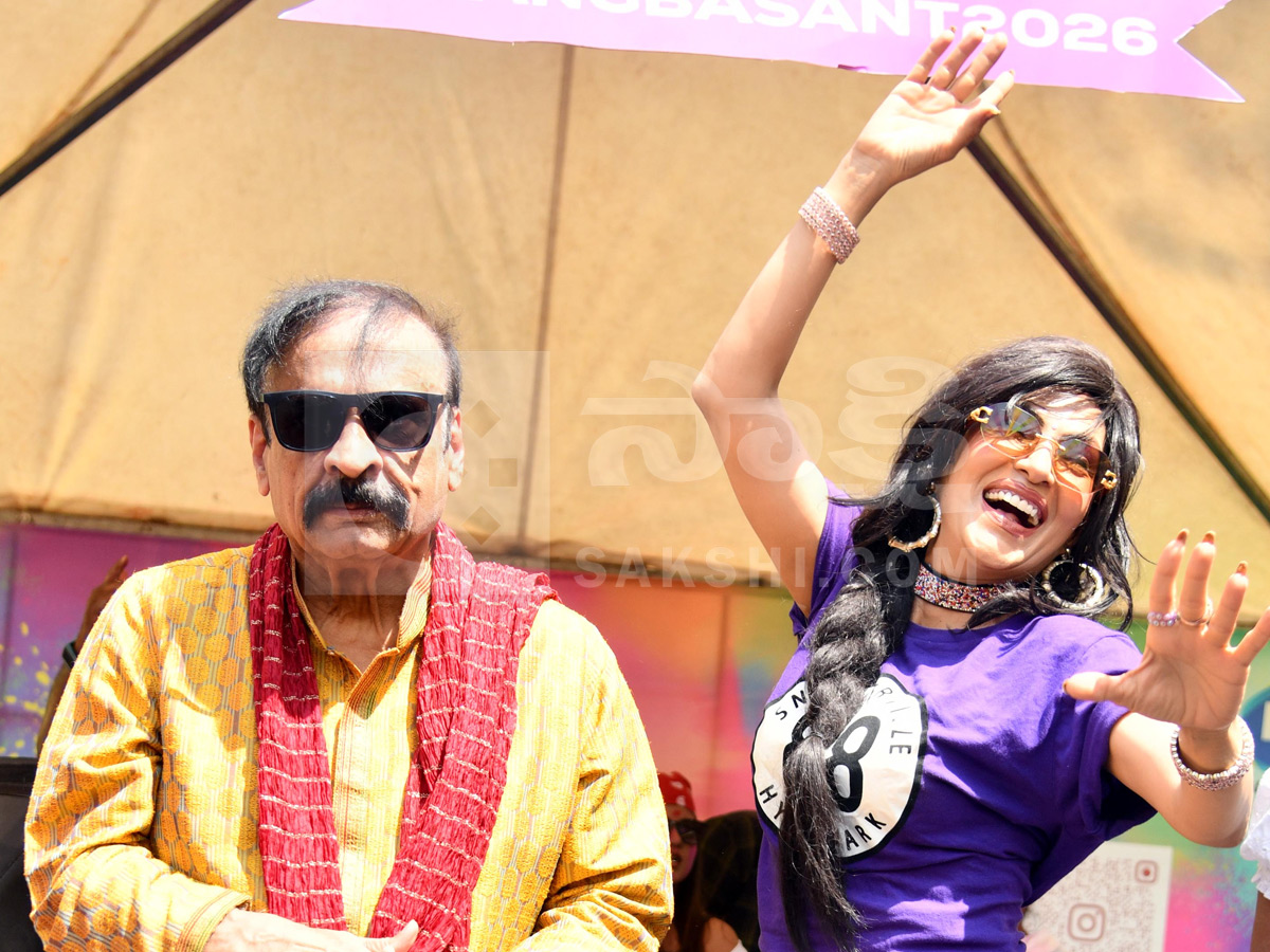 Hyderabad Gears UP For Holi Celebrations Photos36