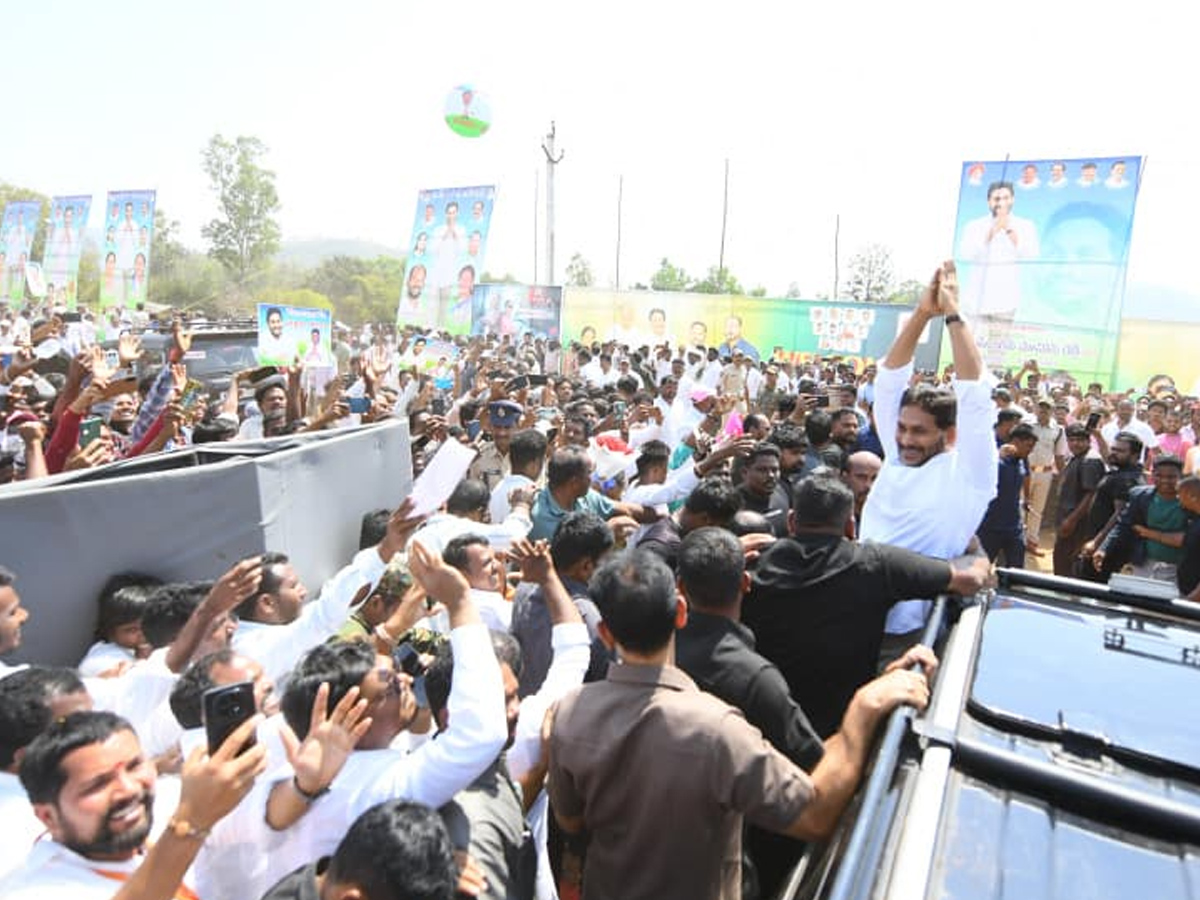 YS Jagan Attends Matsya Lingam Son Wedding Photos5