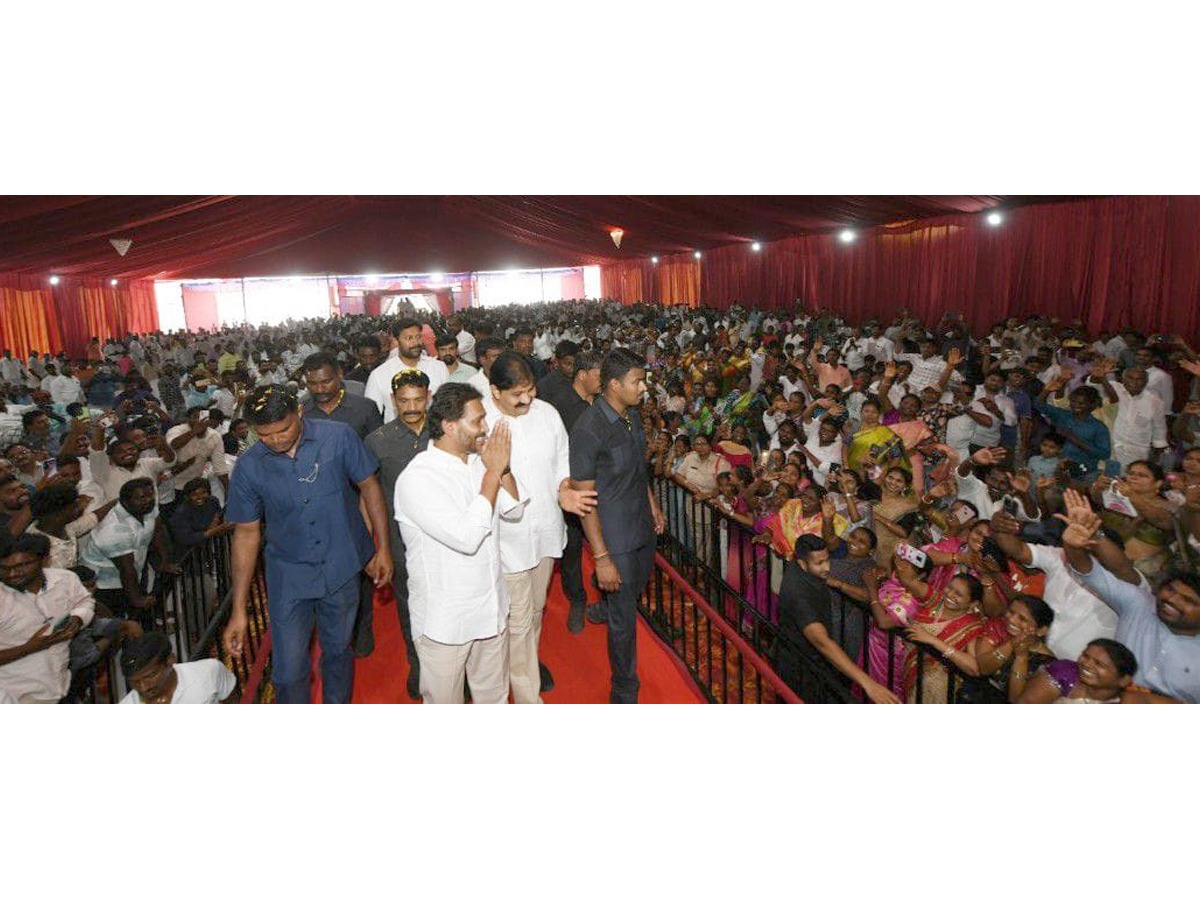 YS Jagan Attends Rachamallu Siva Prasad Reddy Daughter Marriage Reception At Proddatur Photos5