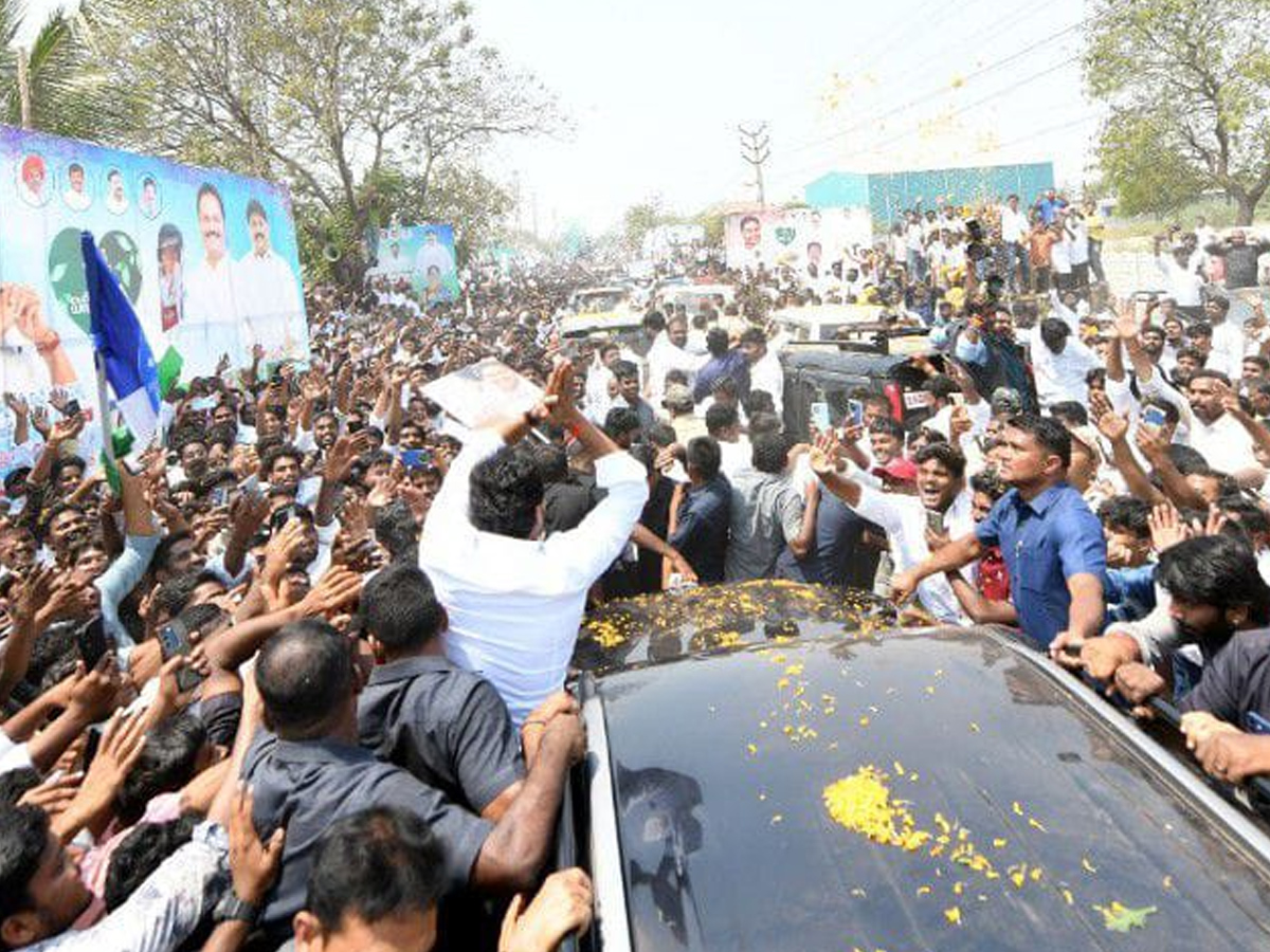 YS Jagan Attends Rachamallu Siva Prasad Reddy Daughter Marriage Reception At Proddatur Photos8