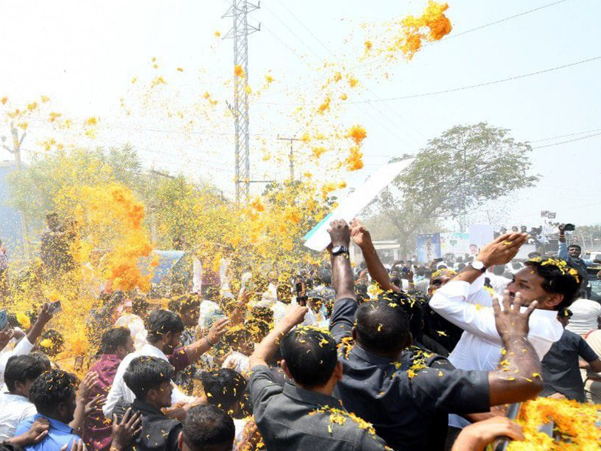 YS Jagan Attends Rachamallu Siva Prasad Reddy Daughter Marriage Reception At Proddatur Photos9