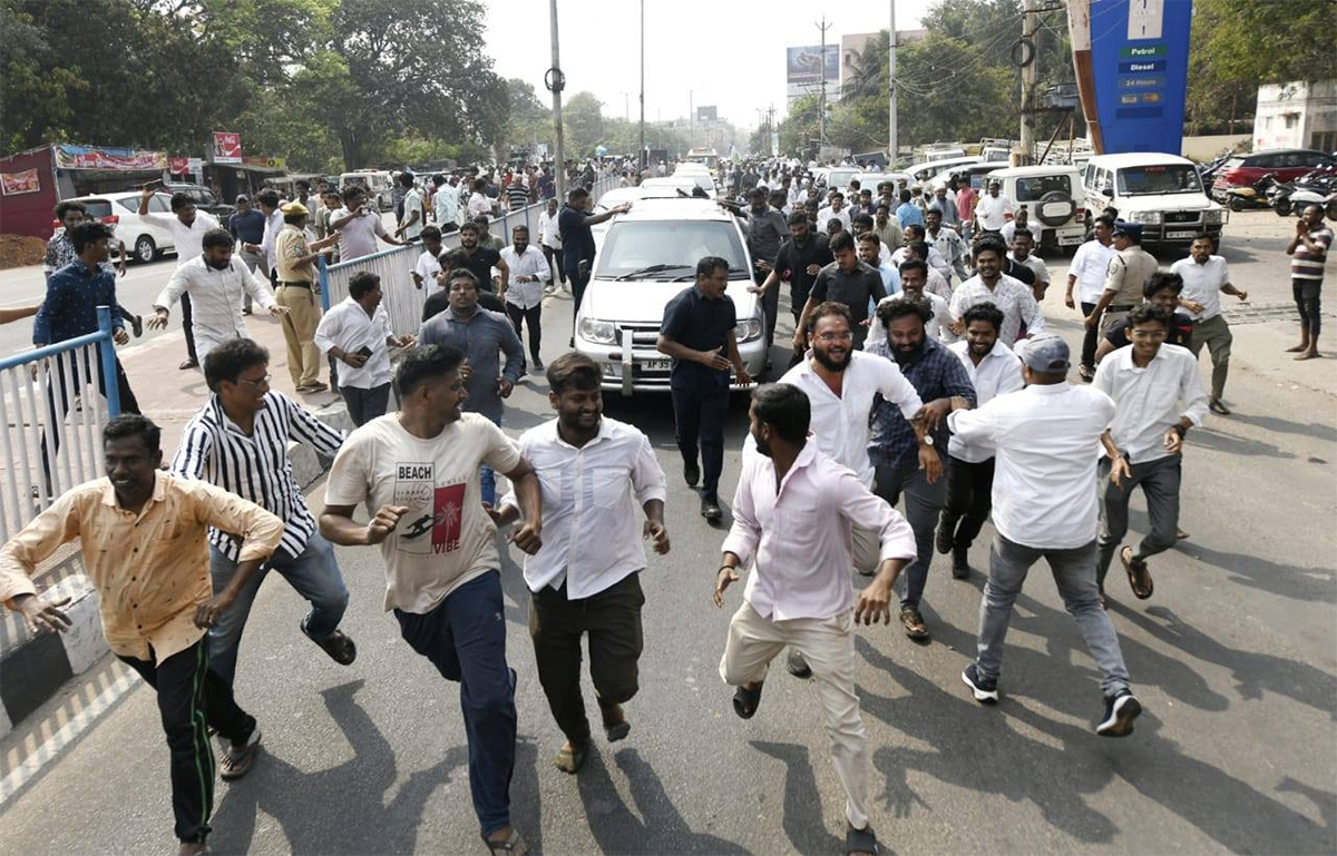 YS Jagan Mohan Reddy Visakhapatnam Tour HD Photos11
