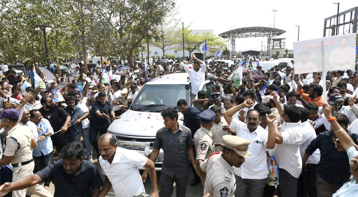 YS Jagan Mohan Reddy Visakhapatnam Tour HD Photos13