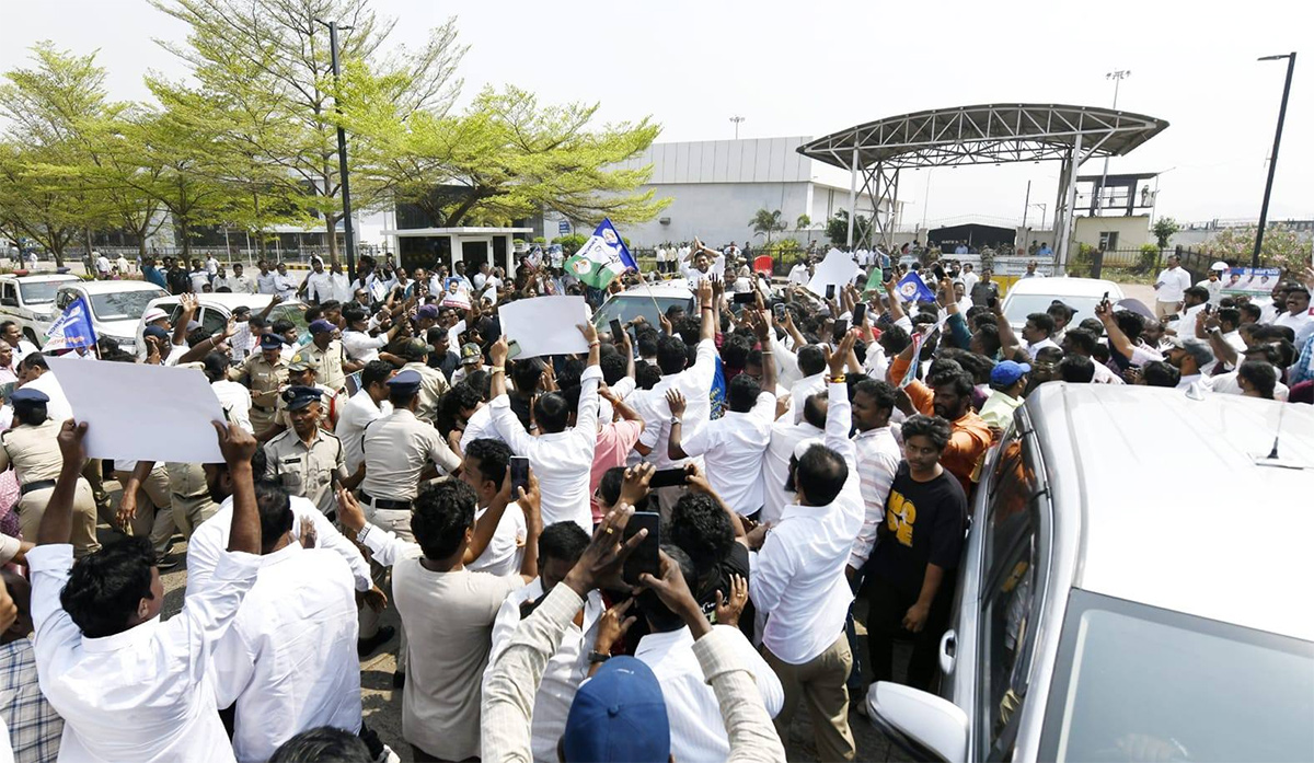 YS Jagan Mohan Reddy Visakhapatnam Tour HD Photos14