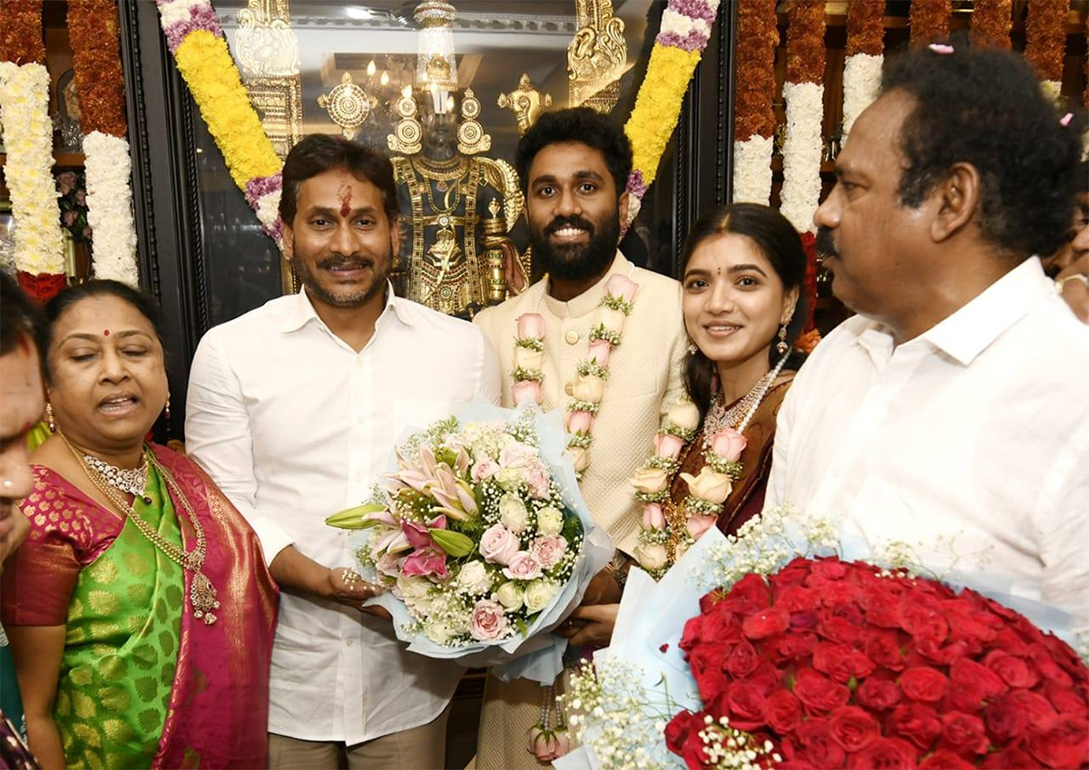 YS Jagan Mohan Reddy Visakhapatnam Tour HD Photos17