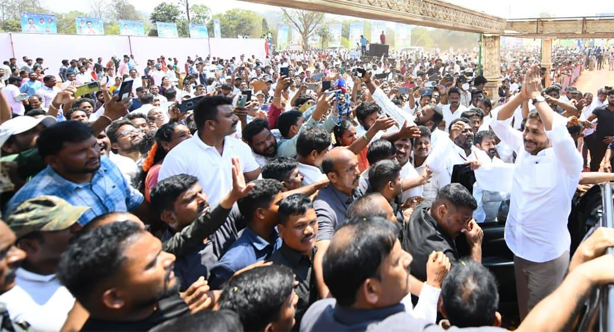 YS Jagan Mohan Reddy Visakhapatnam Tour HD Photos22