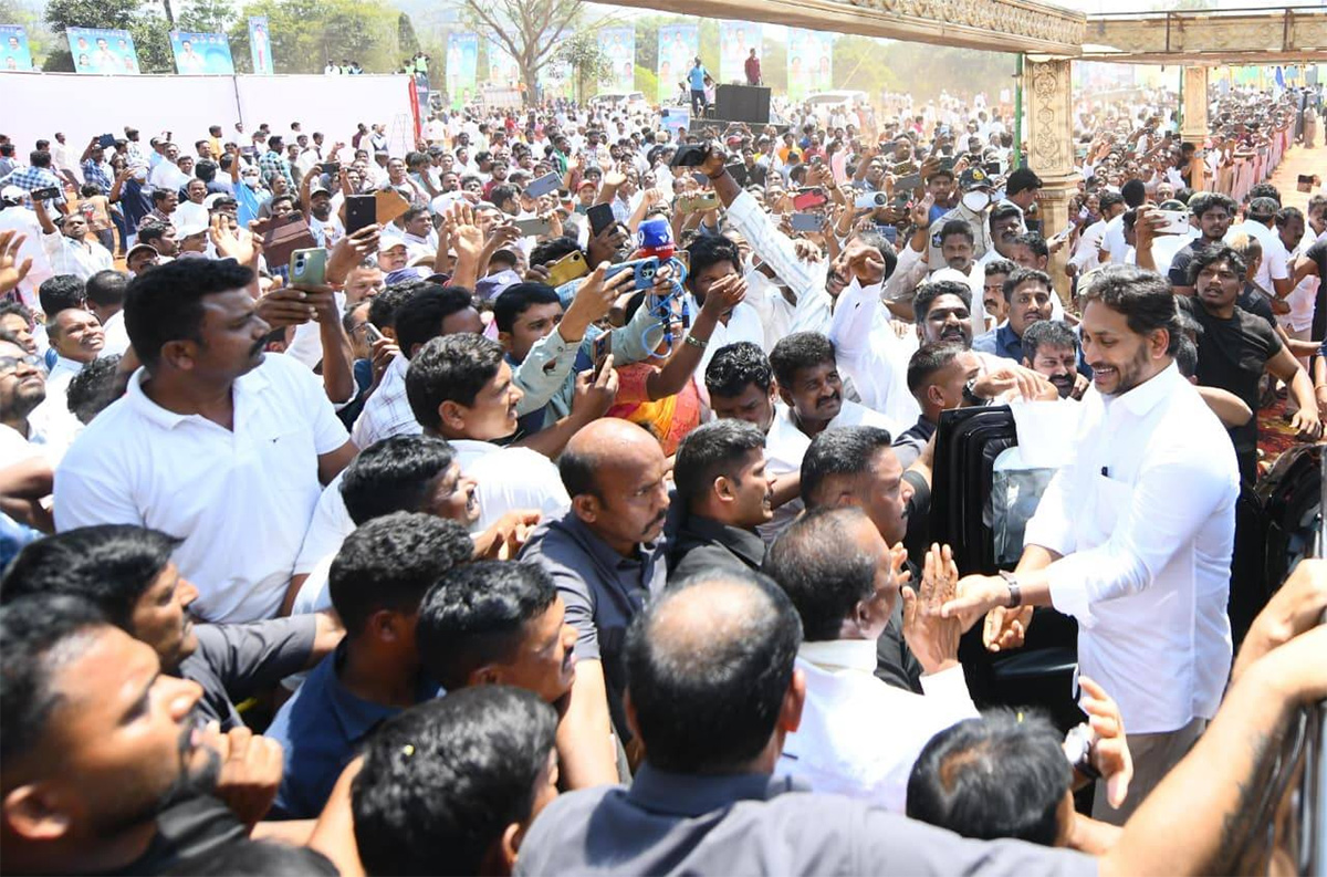 YS Jagan Mohan Reddy Visakhapatnam Tour HD Photos23