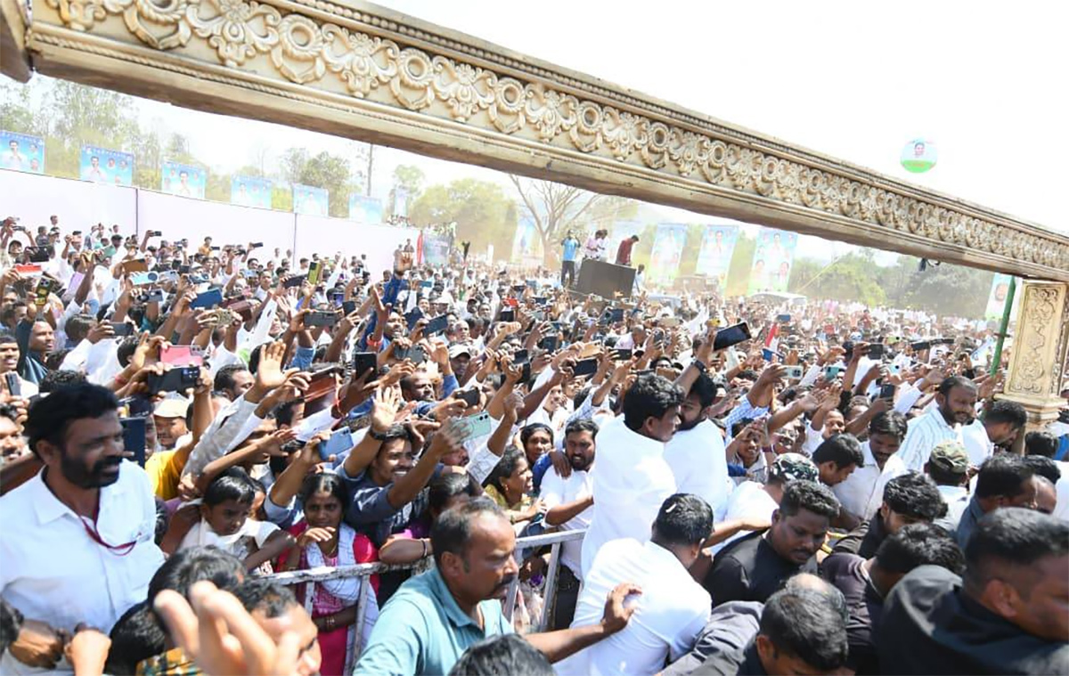 YS Jagan Mohan Reddy Visakhapatnam Tour HD Photos25