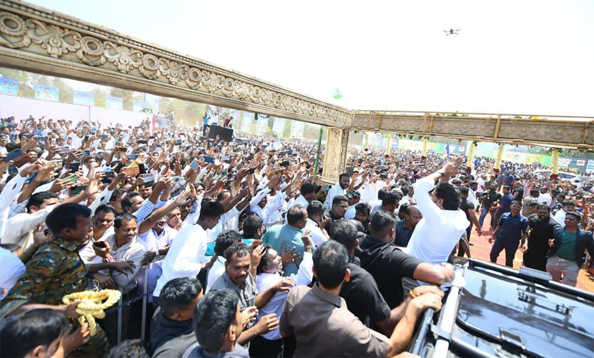 YS Jagan Mohan Reddy Visakhapatnam Tour HD Photos26