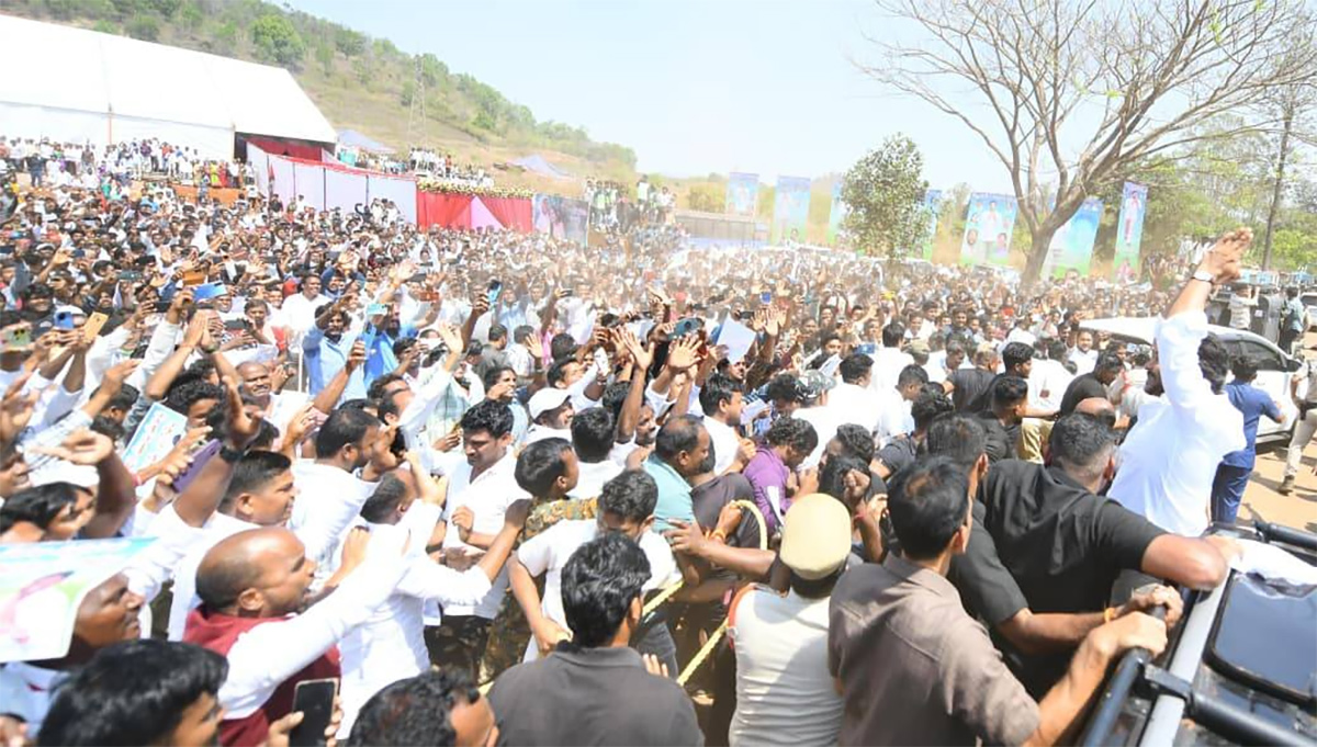 YS Jagan Mohan Reddy Visakhapatnam Tour HD Photos27