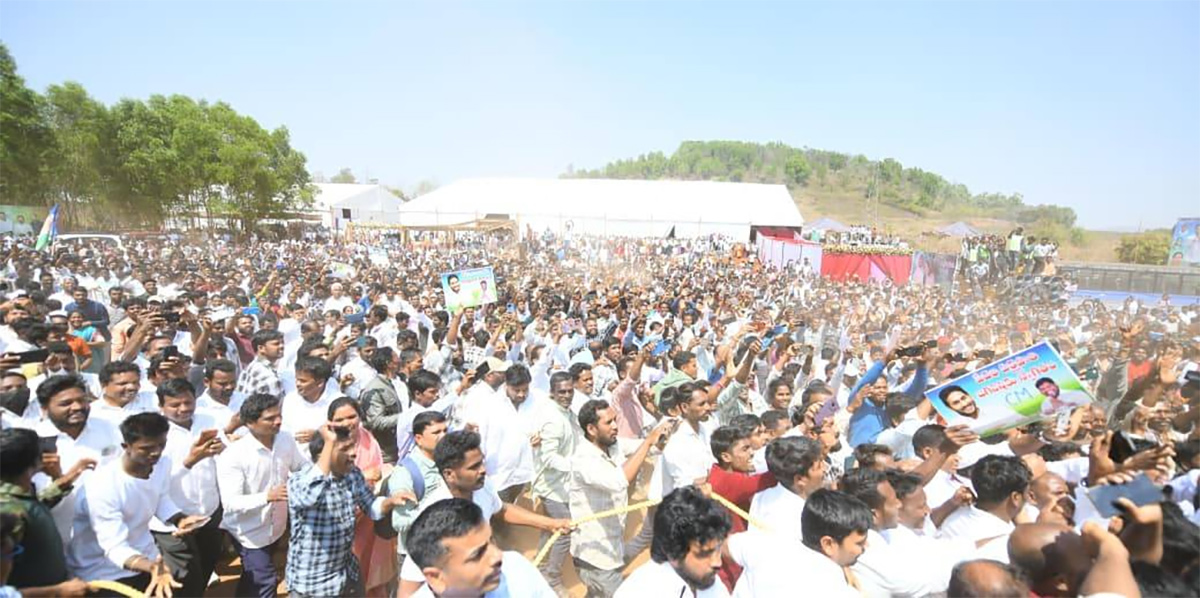 YS Jagan Mohan Reddy Visakhapatnam Tour HD Photos28