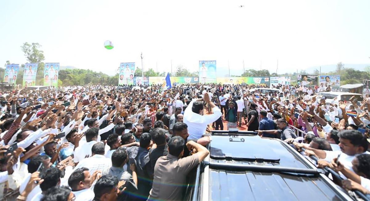 YS Jagan Mohan Reddy Visakhapatnam Tour HD Photos29