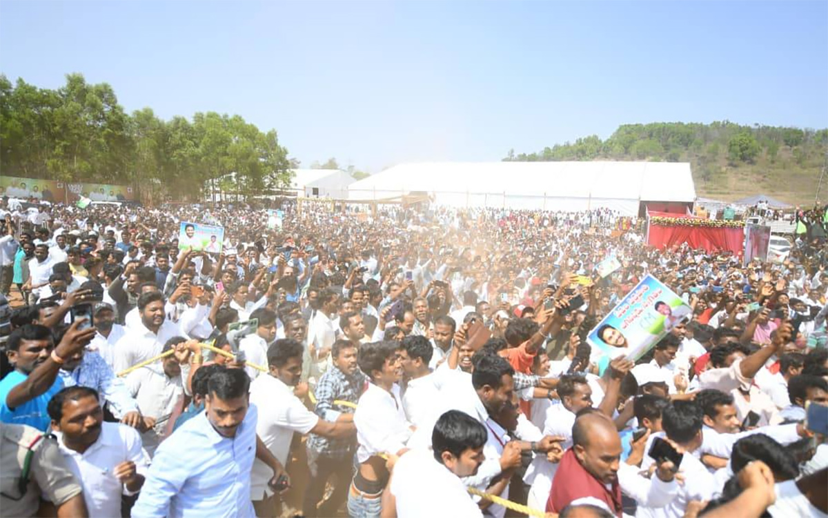 YS Jagan Mohan Reddy Visakhapatnam Tour HD Photos31