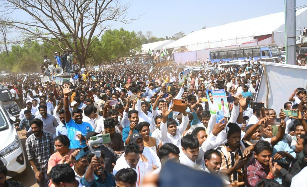 YS Jagan Mohan Reddy Visakhapatnam Tour HD Photos32