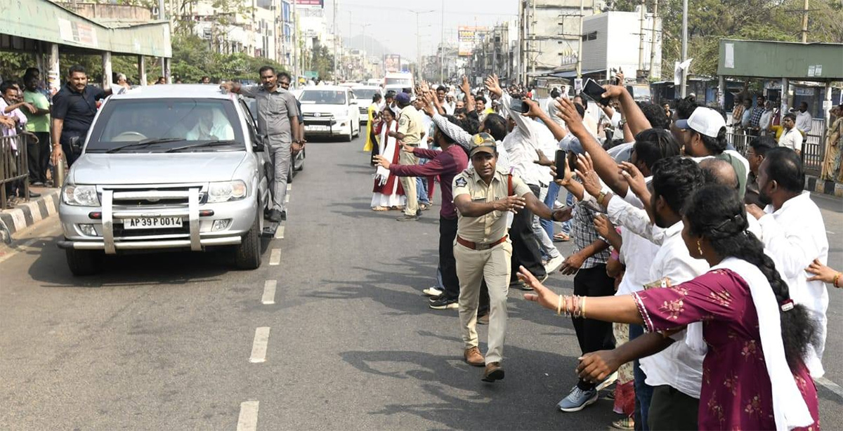 YS Jagan Mohan Reddy Visakhapatnam Tour HD Photos4