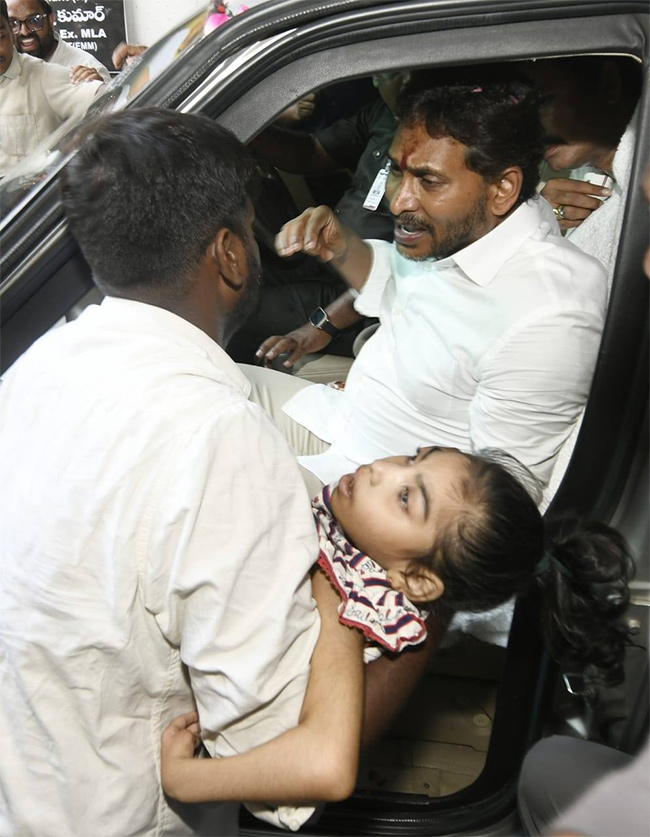 YS Jagan Mohan Reddy Visakhapatnam Tour HD Photos6