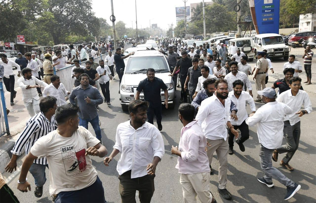 YS Jagan Mohan Reddy Visakhapatnam Tour HD Photos7