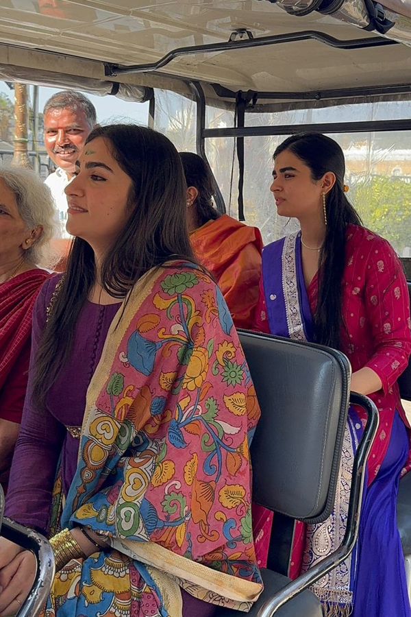 Actress Janhvi Kapoor Visits Tirumala Temple Photos15