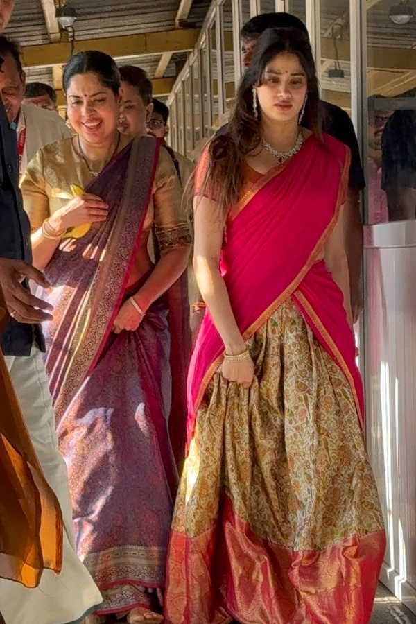 Actress Janhvi Kapoor Visits Tirumala Temple Photos17