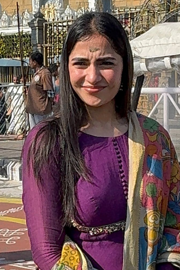 Actress Janhvi Kapoor Visits Tirumala Temple Photos7