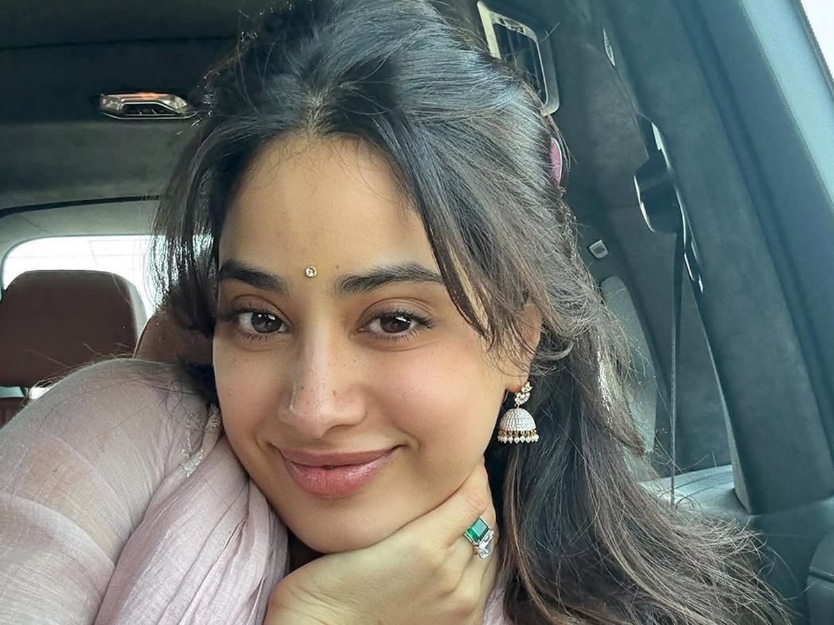 Actress Janhvi Kapoor celebrates birthday By walking 3,500 steps At Tirumala PHotos13