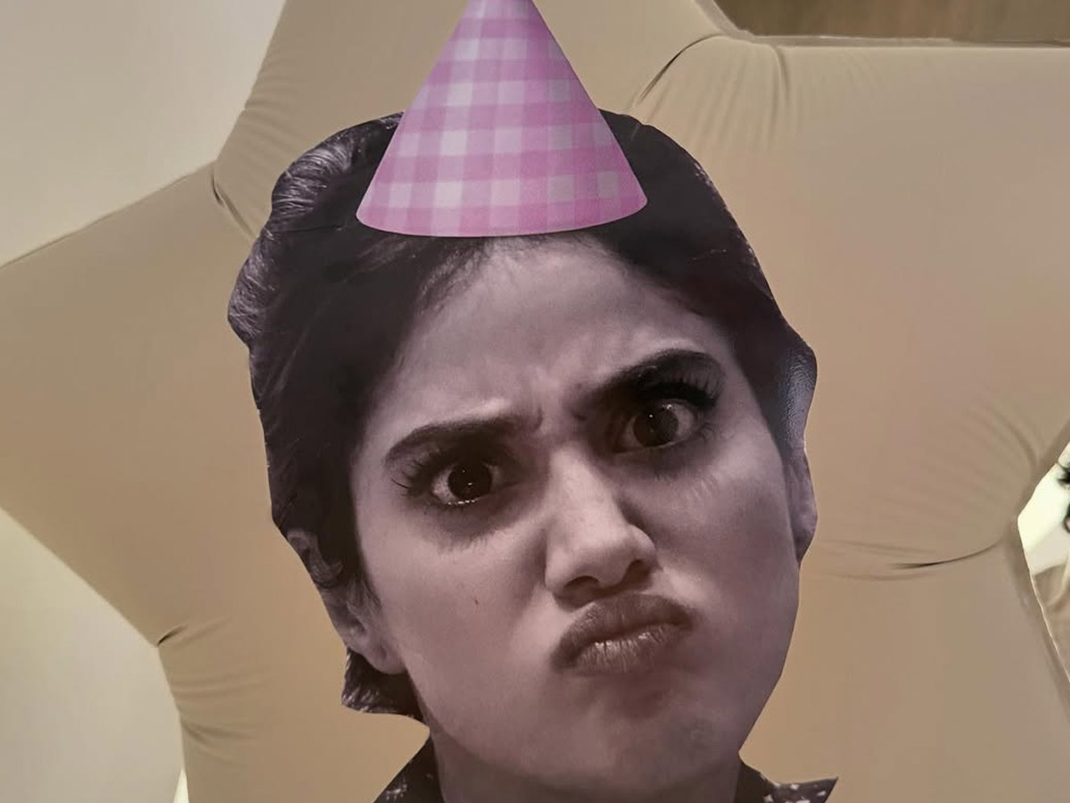 Actress Janhvi Kapoor celebrates birthday By walking 3,500 steps At Tirumala PHotos14